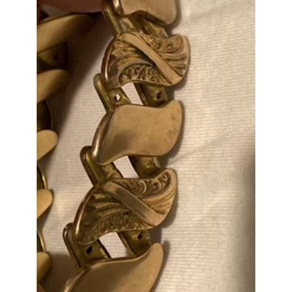 1940s Gold Expansion Bugbee and Niles Sweetheart Bracelet - Picture 14 of 15